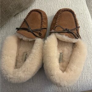 Fireside genuine shearling Women's Tan Slippers size 9